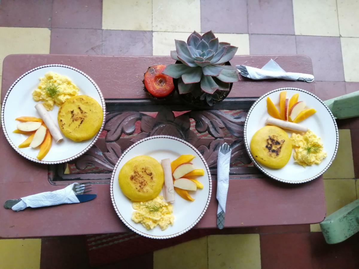 Los Andes Hostel Медельин Экстерьер фото