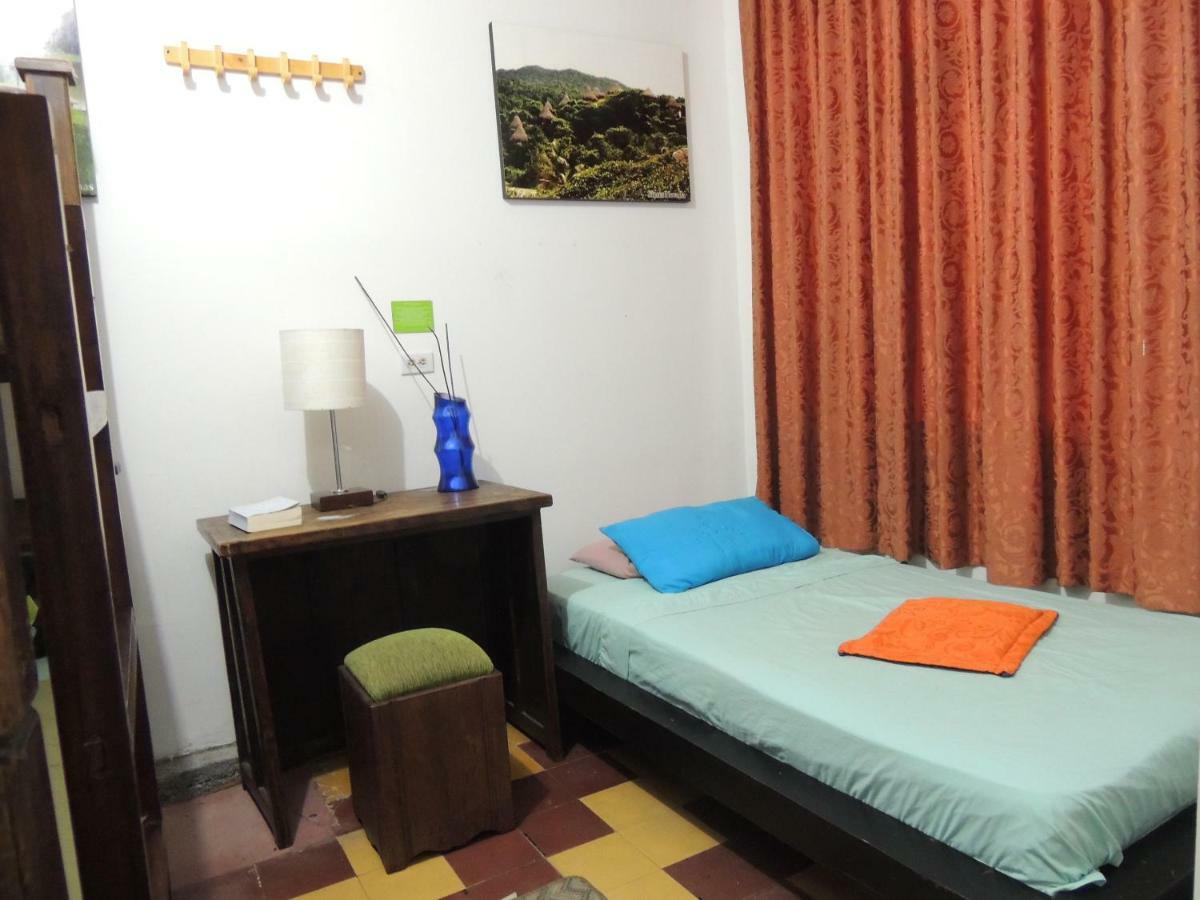 Los Andes Hostel Медельин Экстерьер фото