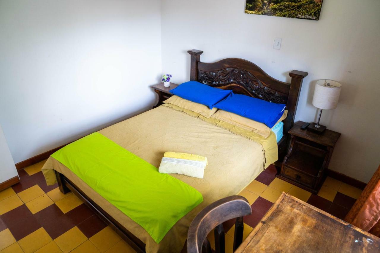 Los Andes Hostel Медельин Экстерьер фото